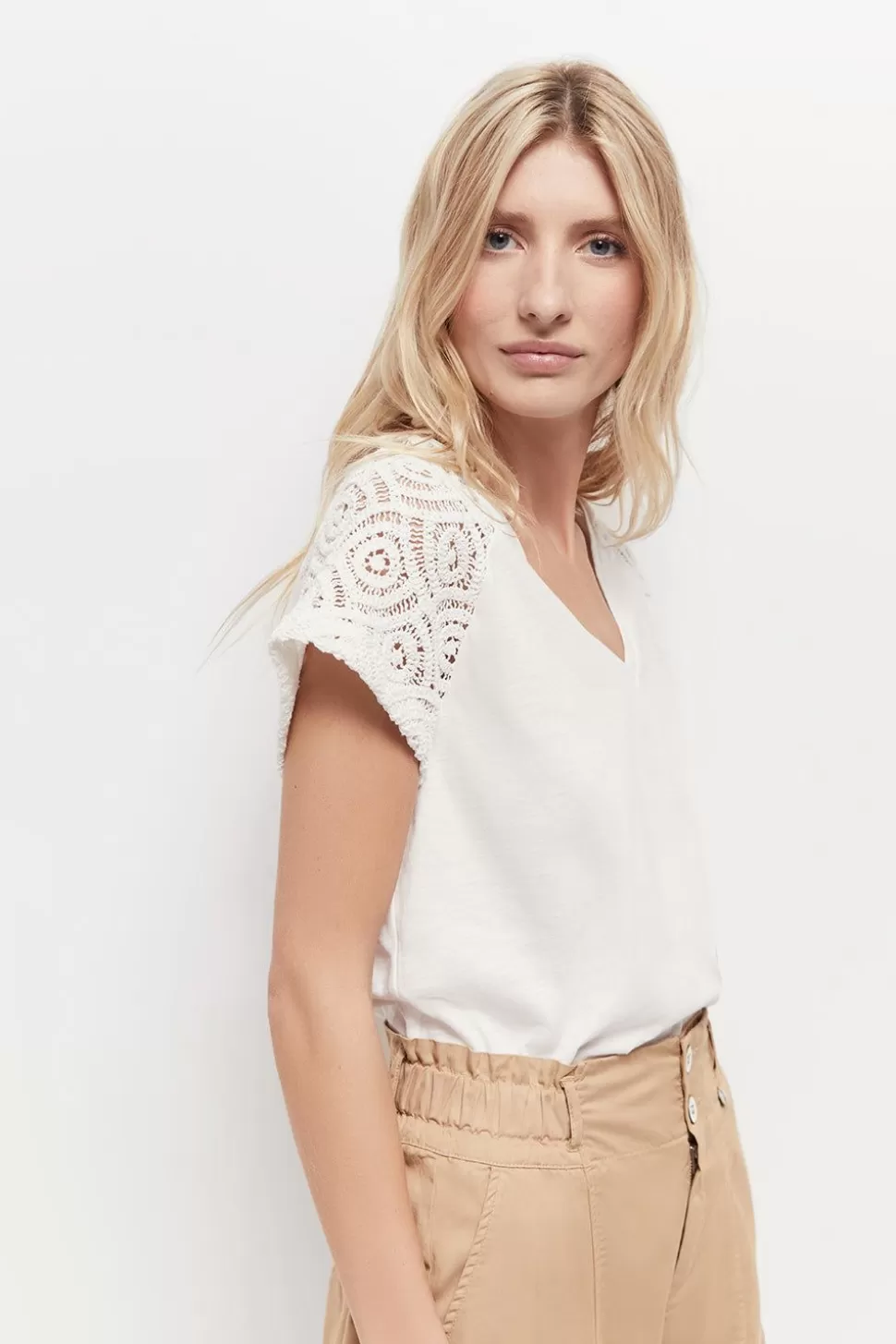 One Step Macha - T-Shirt Ecru Manches Maille Crochet Flash Sale