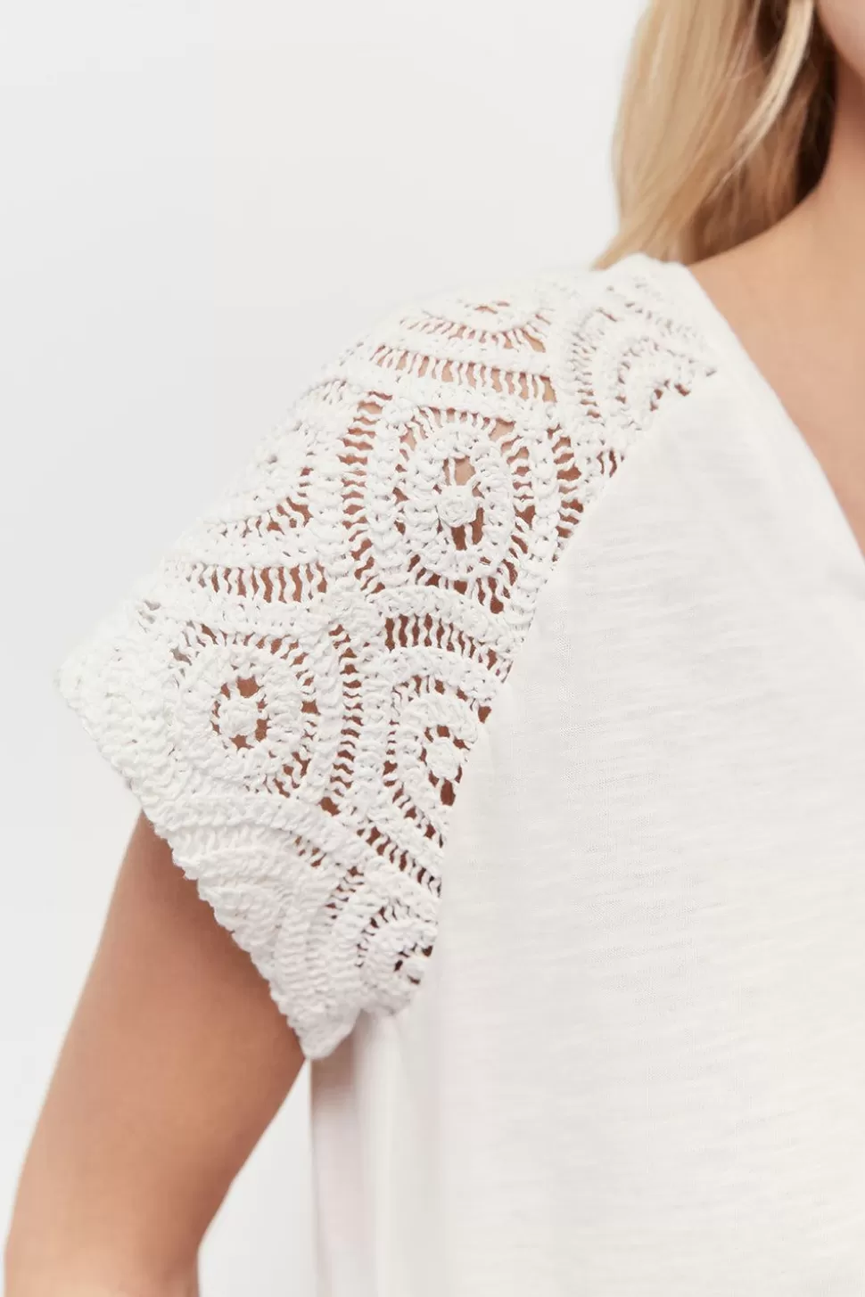 One Step Macha - T-Shirt Ecru Manches Maille Crochet Flash Sale