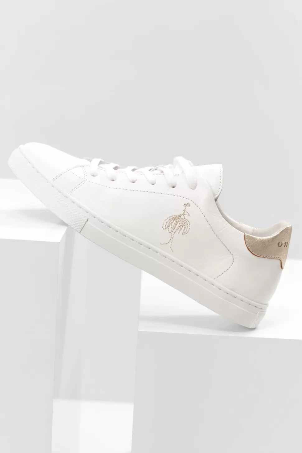 One Step O.Oasis - Sneakers Blanches En Cuir Broderie Danseuse Discount