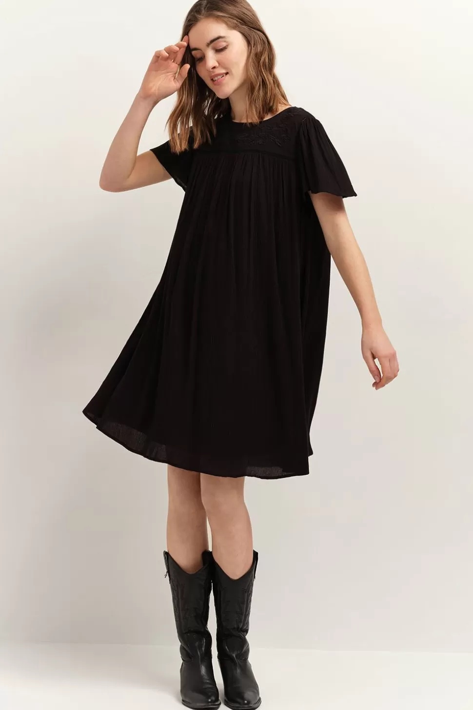 One Step Revia - Robe Noire En Crepe Broderies Ton Sur Ton Cheap