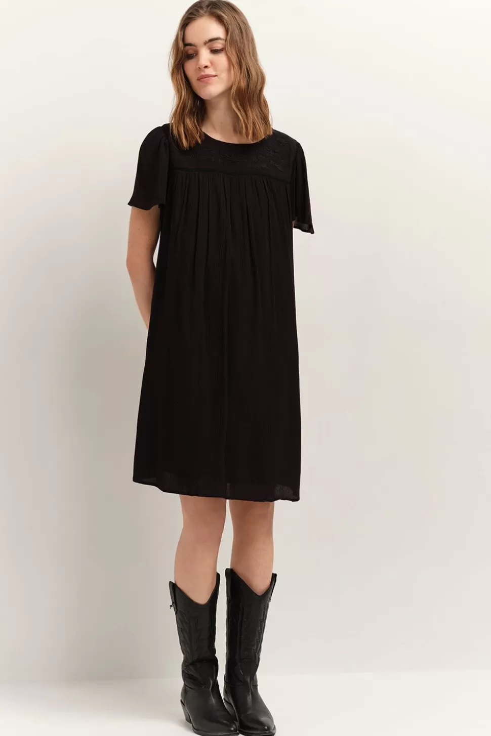 One Step Revia - Robe Noire En Crepe Broderies Ton Sur Ton Cheap